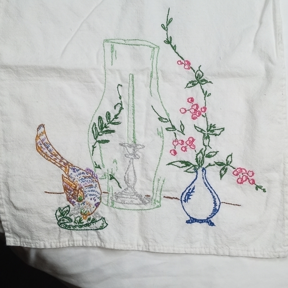 Embroidered table runner - Picture 2 of 7